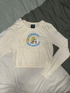 Crop Long-Sleeve Graphic Tee in Cream